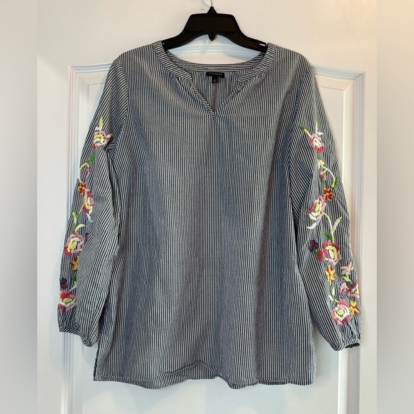 Talbots Cotton Shirt Gray White Stripe Embroidered Sleeves Large Tunic Tee Boho - Picture 1 of 6